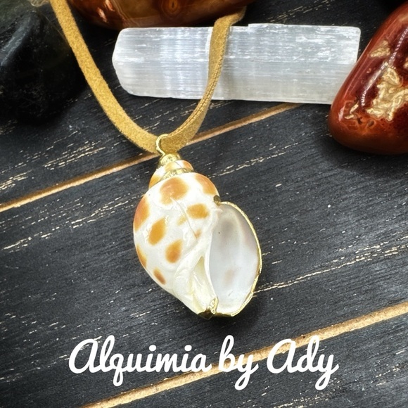 Alquimia Jewelry - CHUNKY GOLD SHELL BLACK CORD PENDANT  NECKLACE